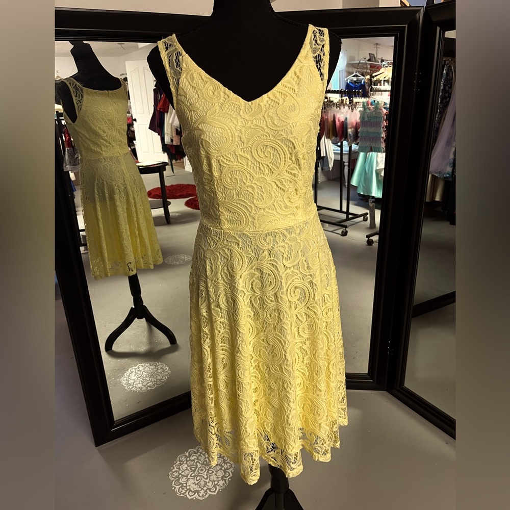 Short yellow lace dress